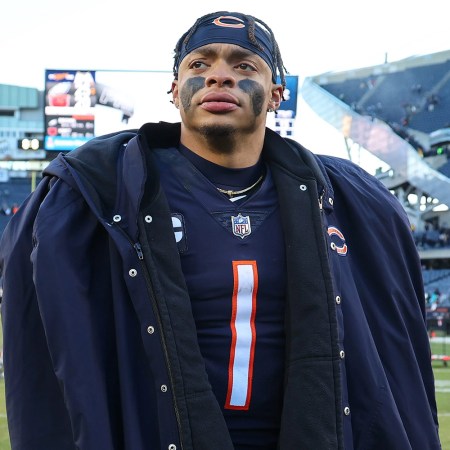 Justin Fields bundles up at Soldier Field in Chicago. Here's why the quarterback unfollowed the Bears on Instagram.