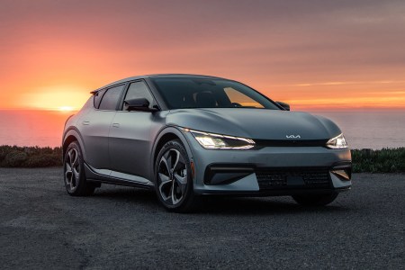 Review: Kia Goes After a New Crowd With the Upscale 2022 EV6