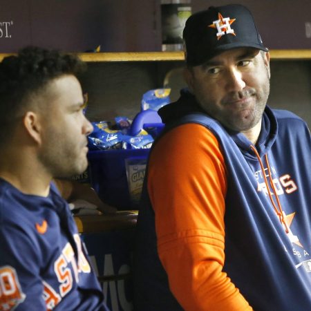 Justin Verlander shrugs his shoulders while talking with Jose Altuve.