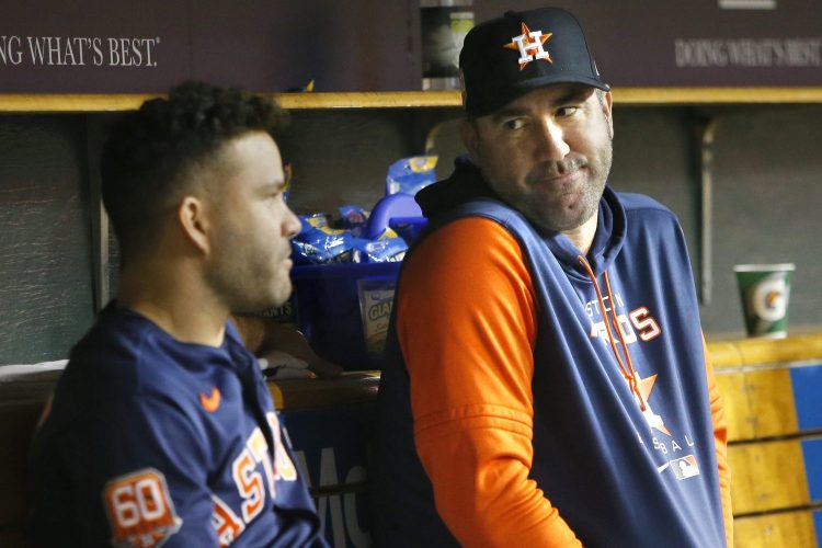 Justin Verlander shrugs his shoulders while talking with Jose Altuve.